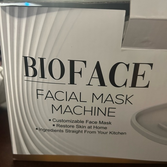 Great condition! Used once. Come with a couple collagen peptides in box - Picture 2 of 2